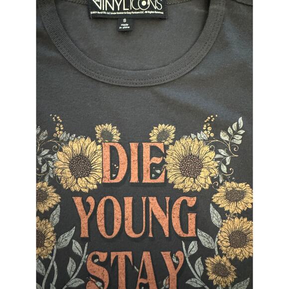 New ~ VINYL ICONS ~ Black Die Young Stay Pretty Graphic T-shirt Size S - Picture 4 of 6